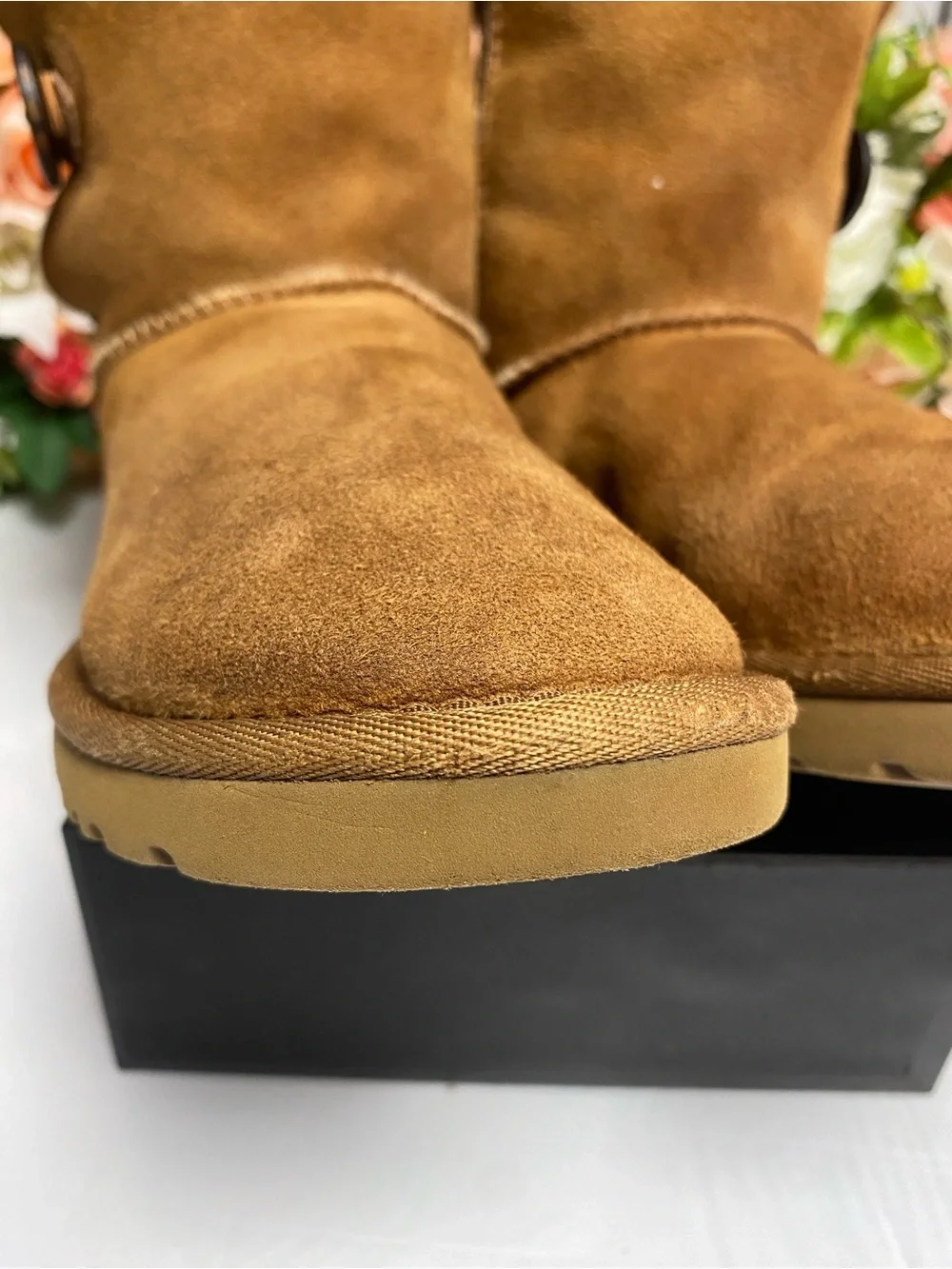 UGG Australia Bailey Button 5803 Sheepskin Boots Chestnut Women’s Estimated 6